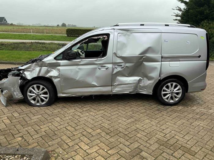 Volkswagen Caddy Cargo V 2.0 TDI SCR Épave (2024, Métallisé, Gris argenté)