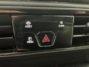 Volkswagen Caddy Cargo V 2.0 TDI SCR Épave (2024, Métallisé, Gris argenté)