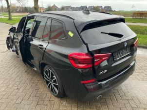 BMW X3 xDrive 30d 3.0 Turbo 24V Mild Hybrid Samochód złomowany (2021, Metalik, Czarny)