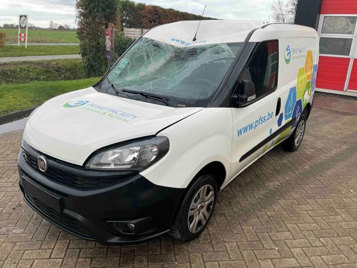 Fiat Doblo 15- Épave (2021, Blanc)