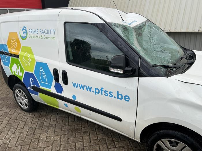 Fiat Doblo 15- Épave (2021, Blanc)