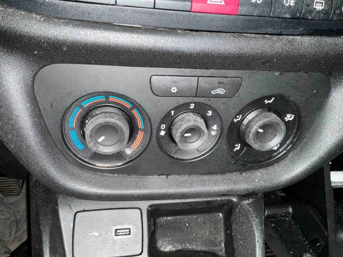Fiat Doblo 15- Épave (2021, Blanc)
