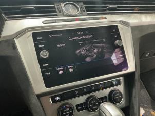 Volkswagen Passat Variant 1.6 TDI 16V Samochód złomowany (2019, Metalik, Srebrnoszary)