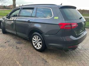 Volkswagen Passat Variant 1.6 TDI 16V Samochód złomowany (2019, Metalik, Srebrnoszary)