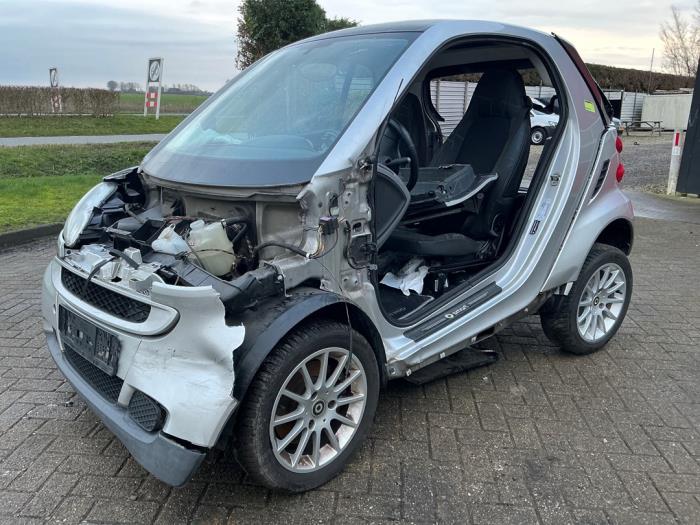 Smart Fortwo Coupé 1.0 52kW,Micro Hybrid Drive Vehículo de desguace (2008, Metálico, Gris plateado)