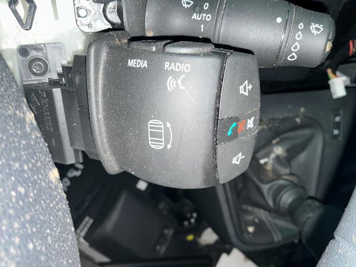 Renault Master III 2.3 dCi 165 16V RWD Samochód złomowany (2024, Bialy)