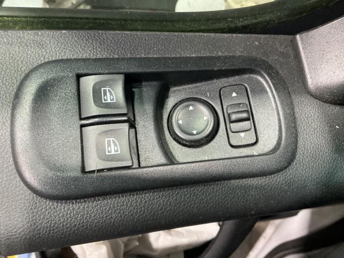 Renault Master III 2.3 dCi 165 16V RWD Samochód złomowany (2024, Bialy)