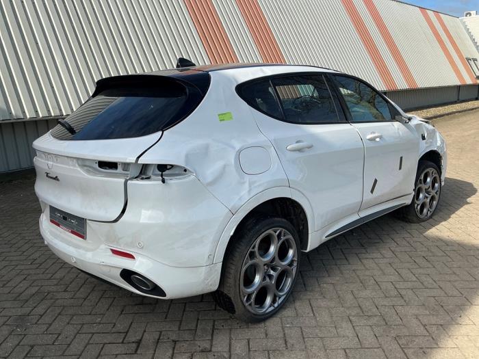 Alfa Romeo Tonale 1.3 T Hybrid Q4 Épave (2025, Blanc)