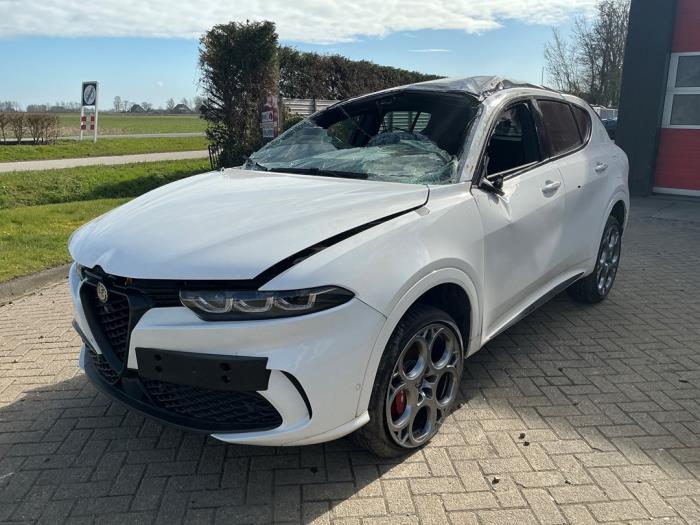 Alfa Romeo Tonale 1.3 T Hybrid Q4 Épave (2025, Blanc)
