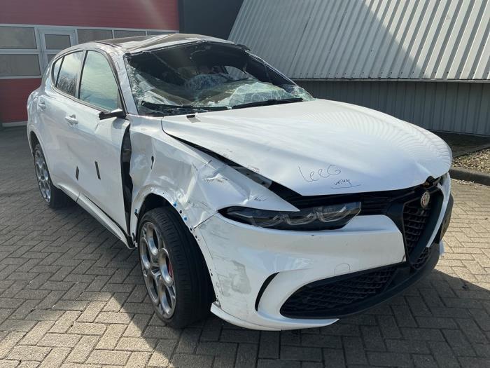 Alfa Romeo Tonale 1.3 T Hybrid Q4 Épave (2025, Blanc)
