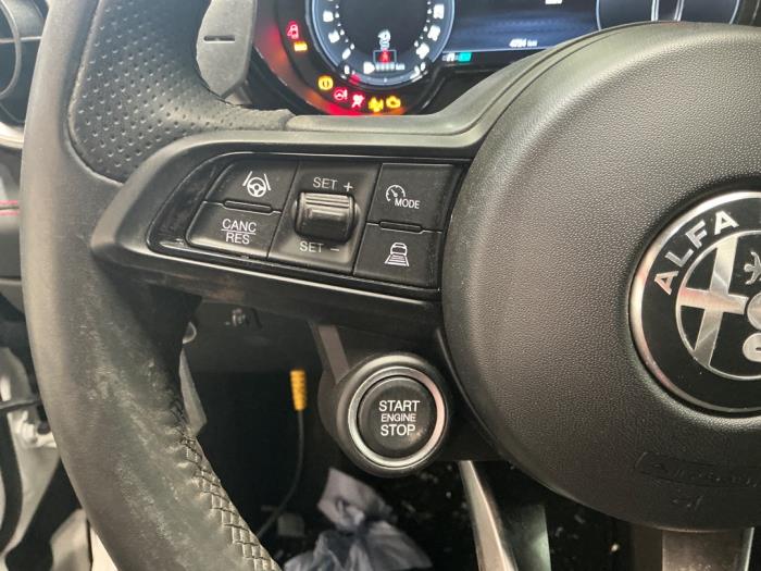 Alfa Romeo Tonale 1.3 T Hybrid Q4 Épave (2025, Blanc)