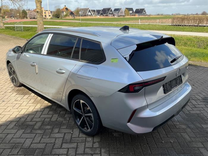 Opel Astra L Sports Tourer 1.6 Plug-in Hybrid Turbo 16V Épave (2025, Métallisé, Gris argenté)