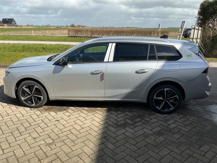 Opel Astra L Sports Tourer 1.6 Plug-in Hybrid Turbo 16V Épave (2025, Métallisé, Gris argenté)