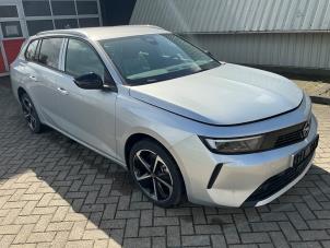 Opel Astra L Sports Tourer 1.6 Plug-in Hybrid Turbo 16V Épave (2025, Métallisé, Gris argenté)