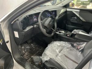 Opel Astra L Sports Tourer 1.6 Plug-in Hybrid Turbo 16V Épave (2025, Métallisé, Gris argenté)