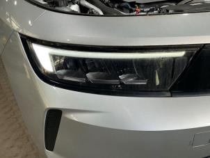 Opel Astra L Sports Tourer 1.6 Plug-in Hybrid Turbo 16V Épave (2025, Métallisé, Gris argenté)