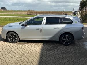 Opel Astra L Sports Tourer 1.6 Plug-in Hybrid Turbo 16V Épave (2025, Métallisé, Gris argenté)