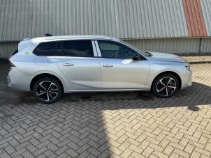 Opel Astra L Sports Tourer 1.6 Plug-in Hybrid Turbo 16V Épave (2025, Métallisé, Gris argenté)