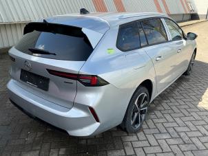 Opel Astra L Sports Tourer 1.6 Plug-in Hybrid Turbo 16V Épave (2025, Métallisé, Gris argenté)