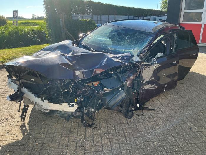 BMW M5 Touring 4.4 xDrive Plug-in Hybrid Épave (2025, Brun)