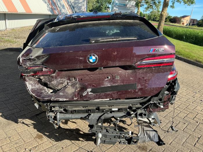 BMW M5 Touring 4.4 xDrive Plug-in Hybrid Épave (2025, Brun)
