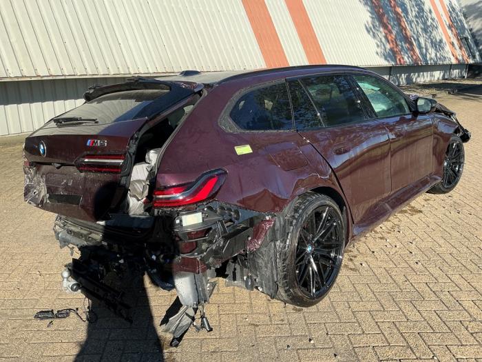 BMW M5 Touring 4.4 xDrive Plug-in Hybrid Épave (2025, Brun)