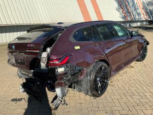 BMW M5 Touring 4.4 xDrive Plug-in Hybrid Épave (2025, Brun)