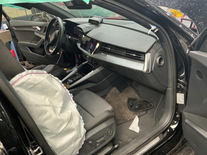 Audi A3 Sportback 2.0 30 TDI 16V Samochód złomowany (2022, Czarny)