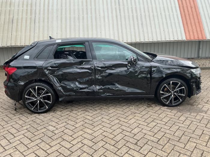 Audi A3 Sportback 2.0 30 TDI 16V Samochód złomowany (2022, Czarny)