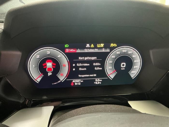 Audi A3 Sportback 2.0 30 TDI 16V Samochód złomowany (2022, Czarny)