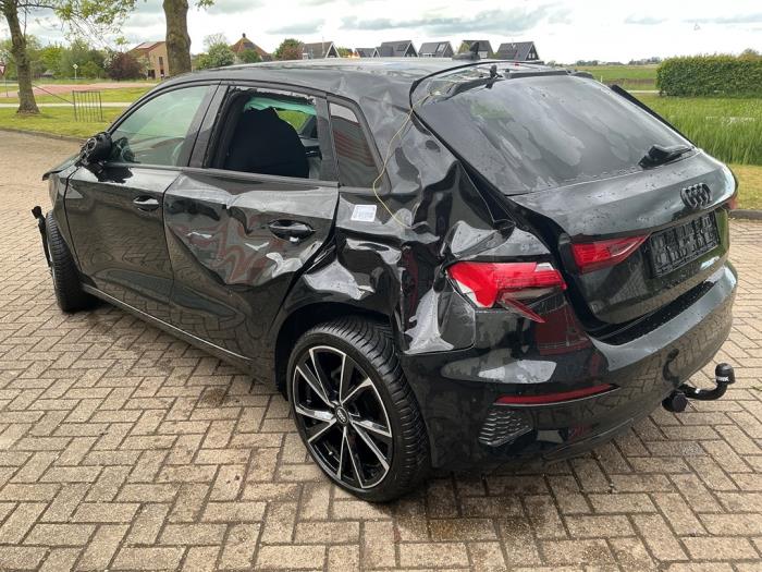 Audi A3 Sportback 2.0 30 TDI 16V Samochód złomowany (2022, Czarny)