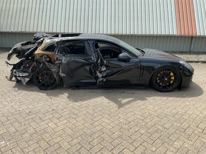 Porsche Panamera Sport Turismo 2.9 V6 24V 4S E-Hybrid Épave (2021, Métallisé, Noir)