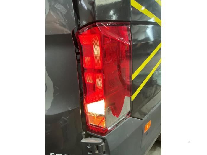 Volkswagen Crafter 2.0 TDI FWD Vehículo de desguace (2018, Metálico, Gris plateado)