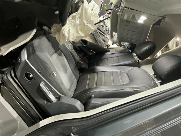 Volkswagen Crafter 2.0 TDI FWD Vehículo de desguace (2018, Metálico, Gris plateado)