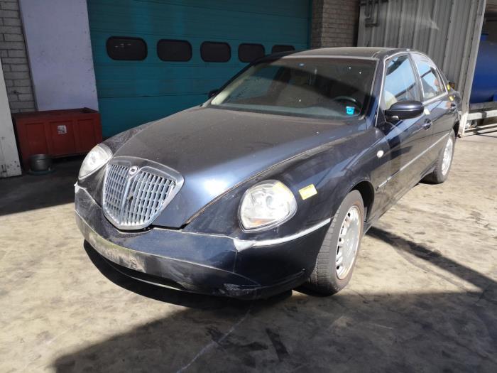 Lancia thesis interior image