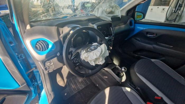 Toyota Aygo 1.0 12V VVT-i Schrottauto (2020, Blau)