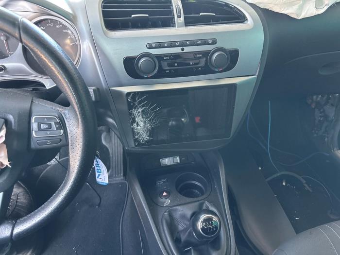 Seat Leon 1.2 TSI Skrotfordon (2013, ZWART)