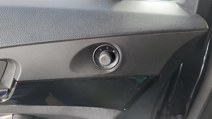 Chevrolet Orlando 1.8 16V VVT Samochód złomowany (2011, Czarny)