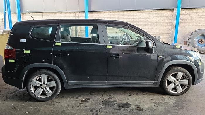 Chevrolet Orlando 1.8 16V VVT Samochód złomowany (2011, Czarny)
