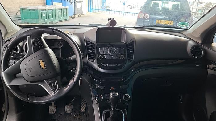 Chevrolet Orlando 1.8 16V VVT Samochód złomowany (2011, Czarny)