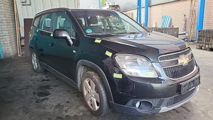 Chevrolet Orlando 1.8 16V VVT Samochód złomowany (2011, Czarny)