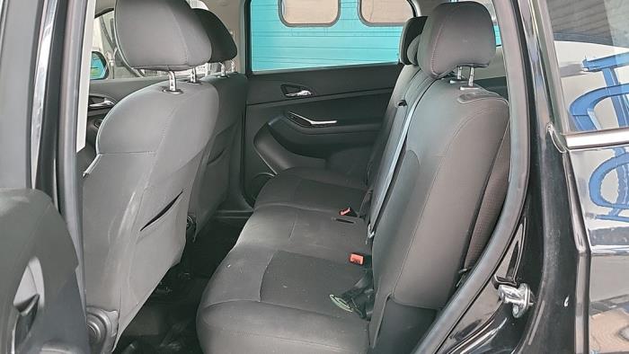 Chevrolet Orlando 1.8 16V VVT Samochód złomowany (2011, Czarny)