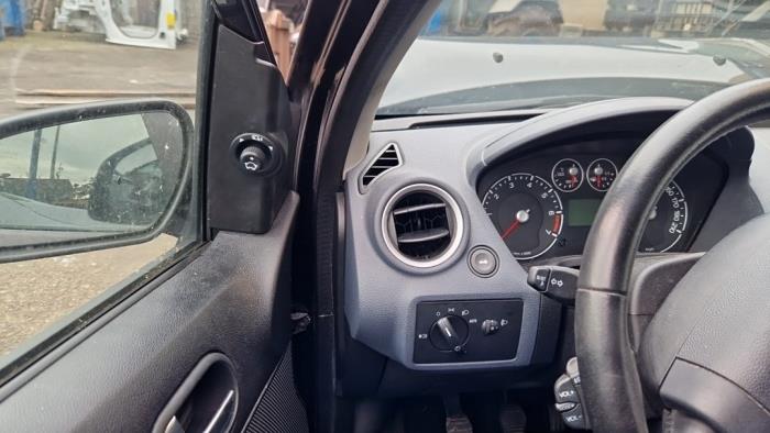 Ford Fiesta 5 1.3 Vehículo de desguace (2007, Negro)