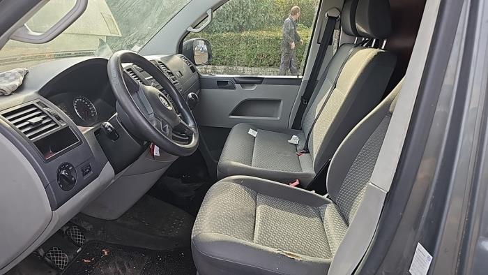 Volkswagen Transporter T5 2.0 TDI DRF Vehículo de desguace (2010, Granito)