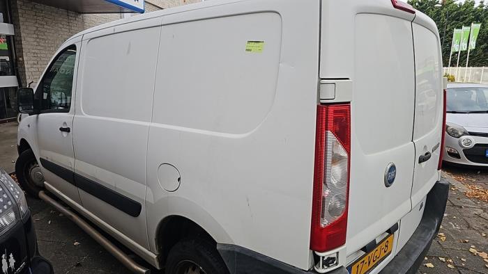 Fiat Scudo 1.6 D Multijet Vehículo de desguace (2007, Granito)