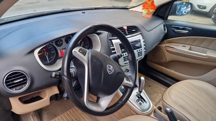 Lancia Delta 1.6 D Multijet 16V 120 Skadat fordon (2009, BEIGE)