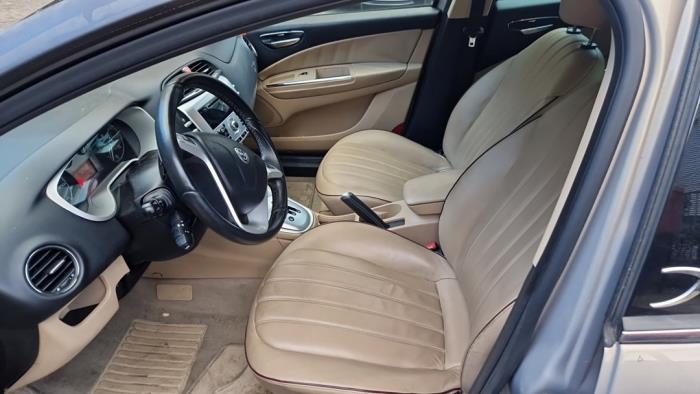 Lancia Delta 1.6 D Multijet 16V 120 Skadat fordon (2009, BEIGE)