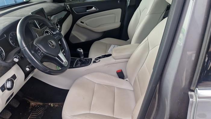 Mercedes B 1.6 B-200 BlueEFFICIENCY Turbo 16V Épave (2012, Gris)