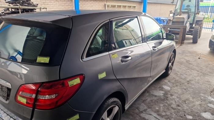Mercedes B 1.6 B-200 BlueEFFICIENCY Turbo 16V Épave (2012, Gris)