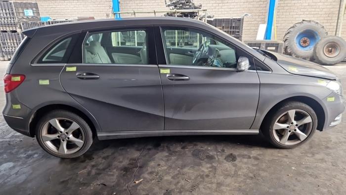 Mercedes B 1.6 B-200 BlueEFFICIENCY Turbo 16V Épave (2012, Gris)